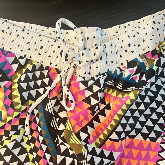 Volcom Abstract Swim cover shorts L - Picture 2 of 4